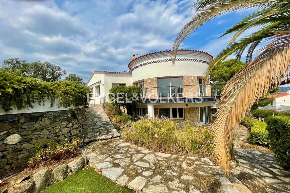 10 sovrum Villa till salu i Llanca med pool garage - 1 050 000 € (Ref: 9191483)