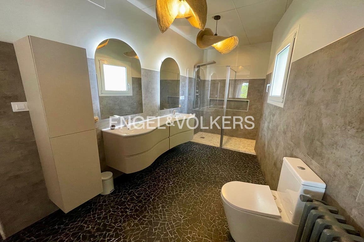 10 sovrum Villa till salu i Llanca med pool garage - 1 050 000 € (Ref: 9191483)
