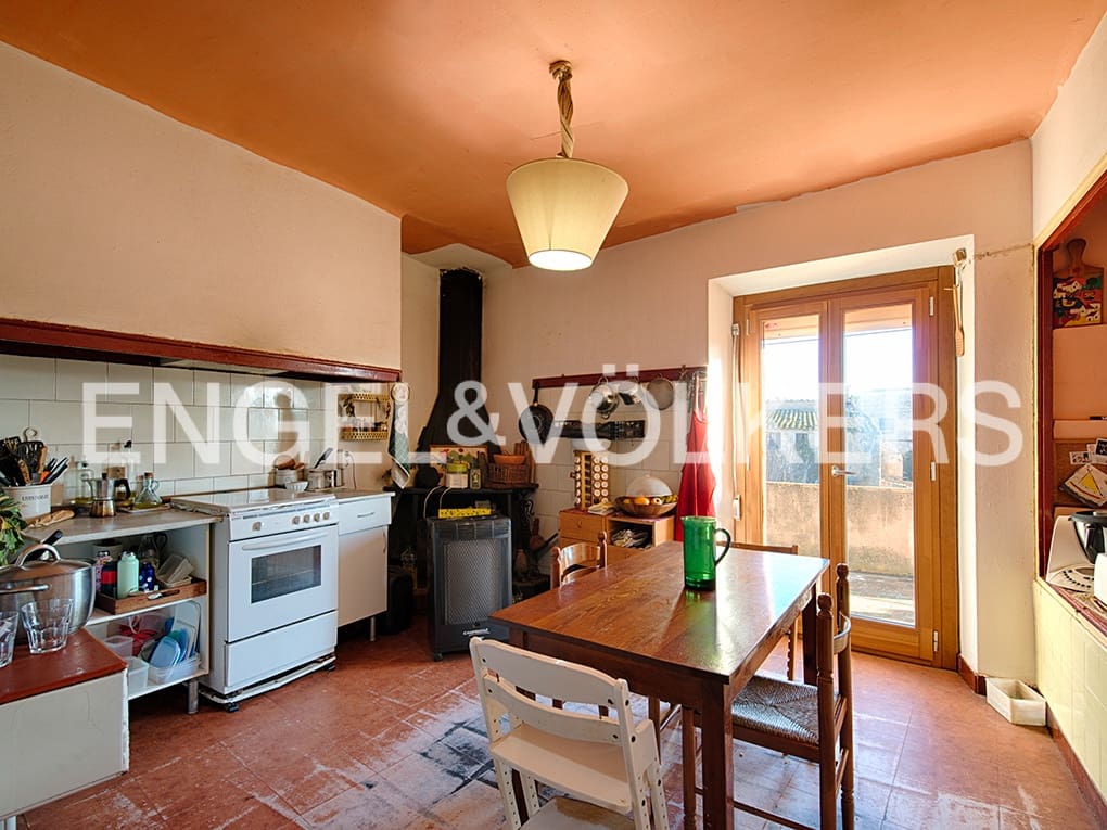 4 soveværelse Byhus til salg i Peralada med garage - € 470.000 (Ref: 9199814)