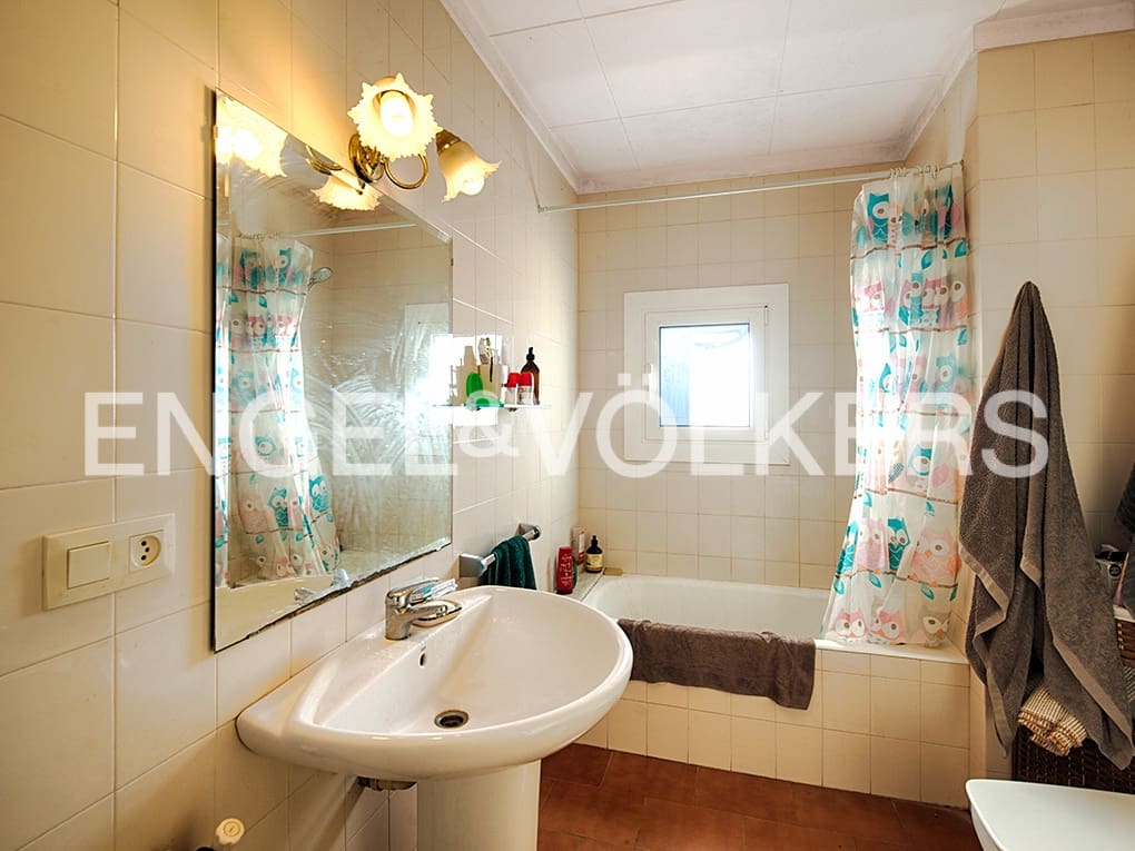 4 soveværelse Byhus til salg i Peralada med garage - € 470.000 (Ref: 9199814)