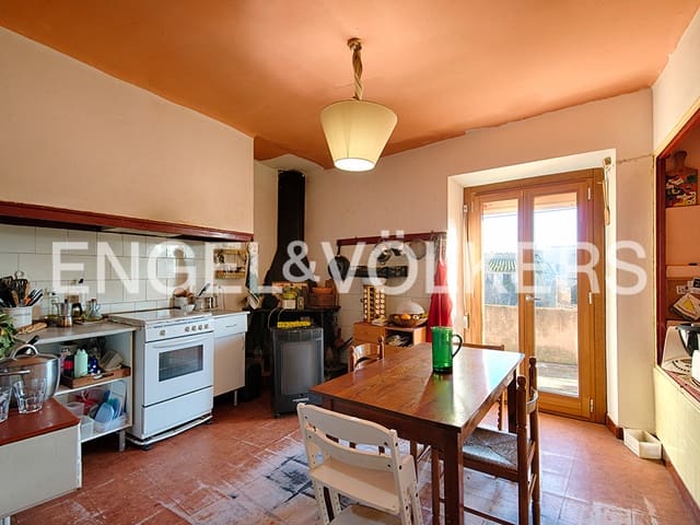 4 bedroom Townhouse for sale in Peralada with garage - € 470,000 (Ref: 9199814)