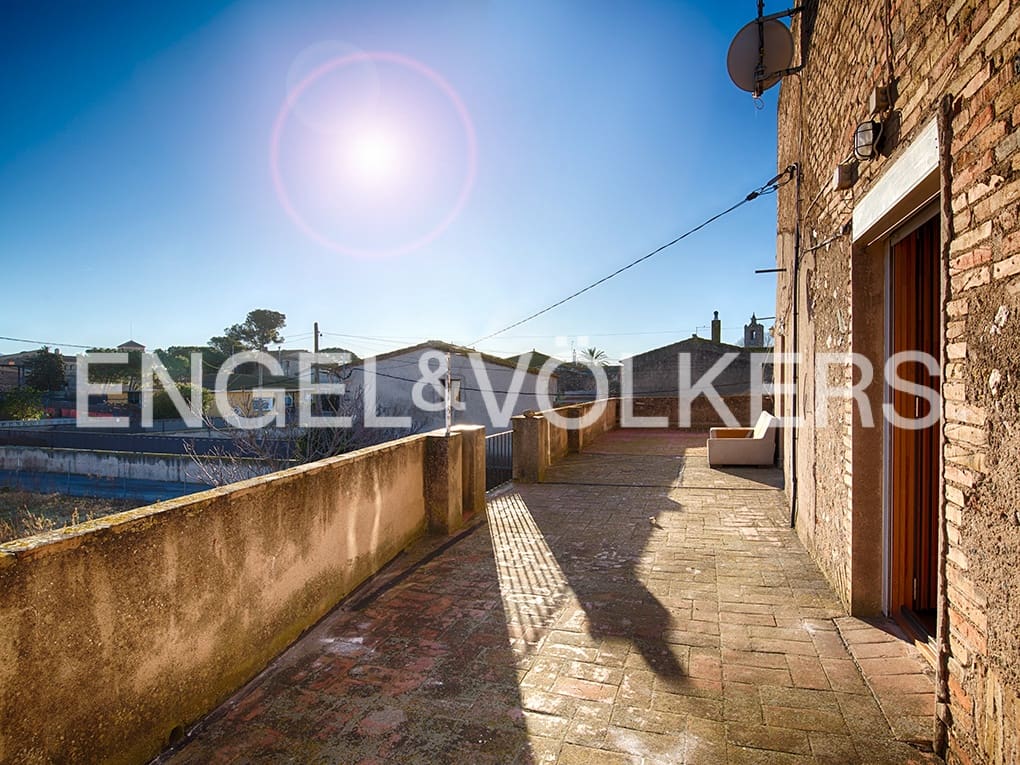 4 soveværelse Byhus til salg i Peralada med garage - € 470.000 (Ref: 9199814)