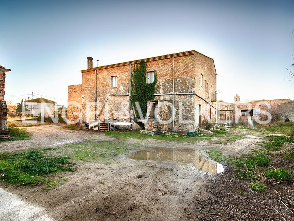 4 soveværelse Byhus til salg i Peralada med garage - € 470.000 (Ref: 9199814)