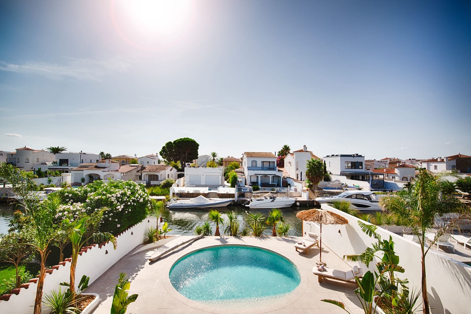 4 sovrum Villa till salu i Empuriabrava med pool garage - 1 890 000 € (Ref: 9256380)