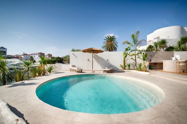 4 soveværelse Villa til salg i Empuriabrava, Castelló d'Empúries med swimmingpool garage - € 1.890.000 (Ref: 9256380)