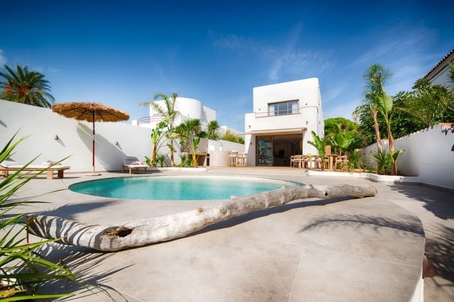 4 soveværelse Villa til salg i Empuriabrava, Castelló d'Empúries med swimmingpool garage - € 1.890.000 (Ref: 9256380)