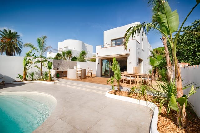4 soveværelse Villa til salg i Empuriabrava, Castelló d'Empúries med swimmingpool garage - € 1.890.000 (Ref: 9256380)