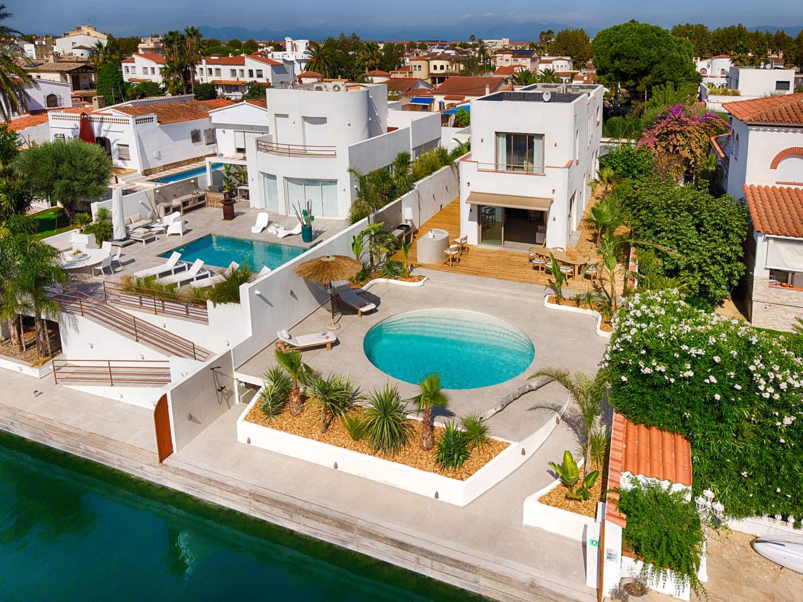 4 sovrum Villa till salu i Empuriabrava med pool garage - 1 890 000 € (Ref: 9256380)