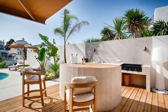 4 soverom Villa til salgs i Empuriabrava, Castelló d'Empúries med svømmebasseng garasje - € 1 890 000 (Ref: 9256380)