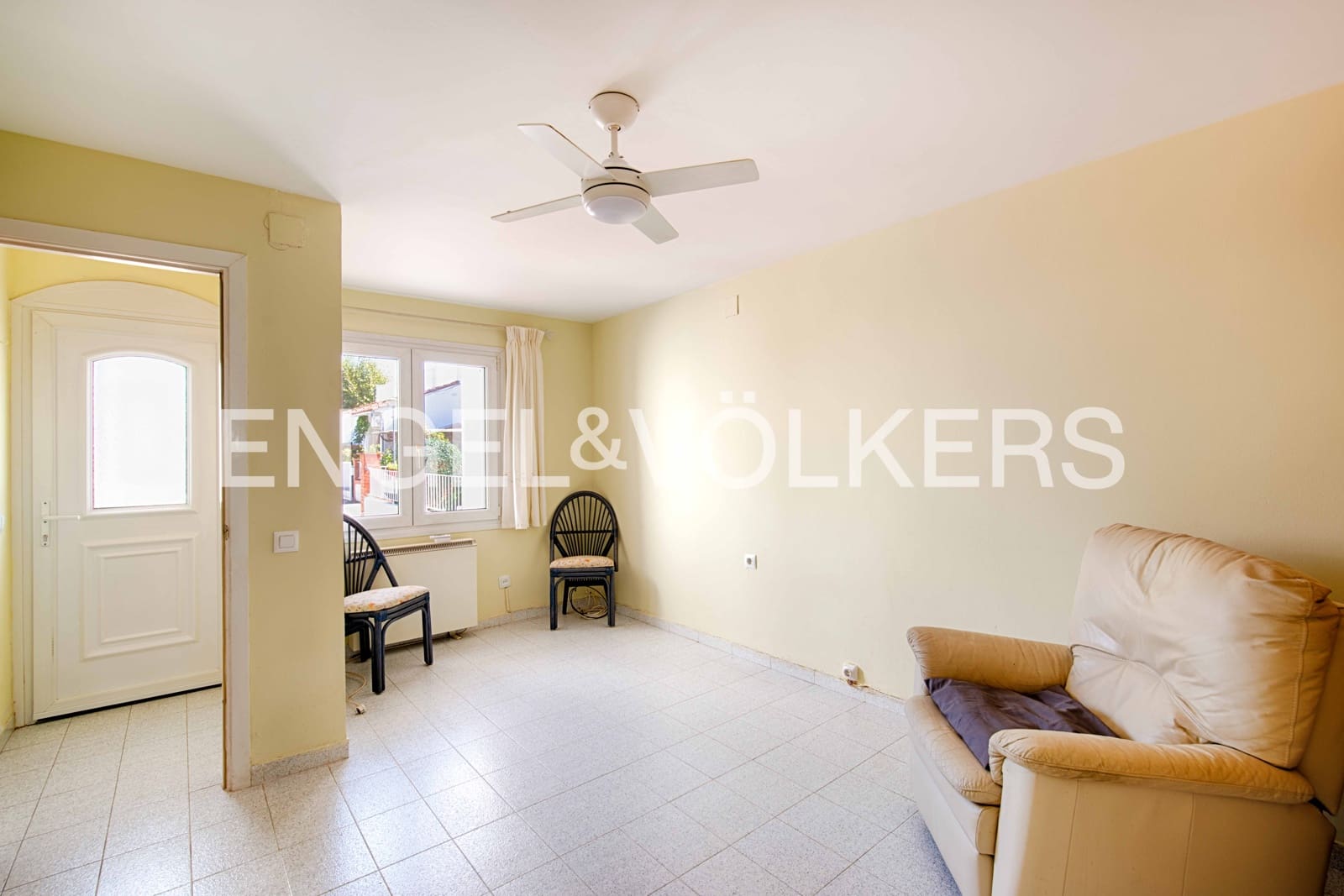 2 makuuhuone Omakotitalo myytävänä paikassa Empuriabrava mukana 
autotalli - 259 000 € (Ref: 9261989)