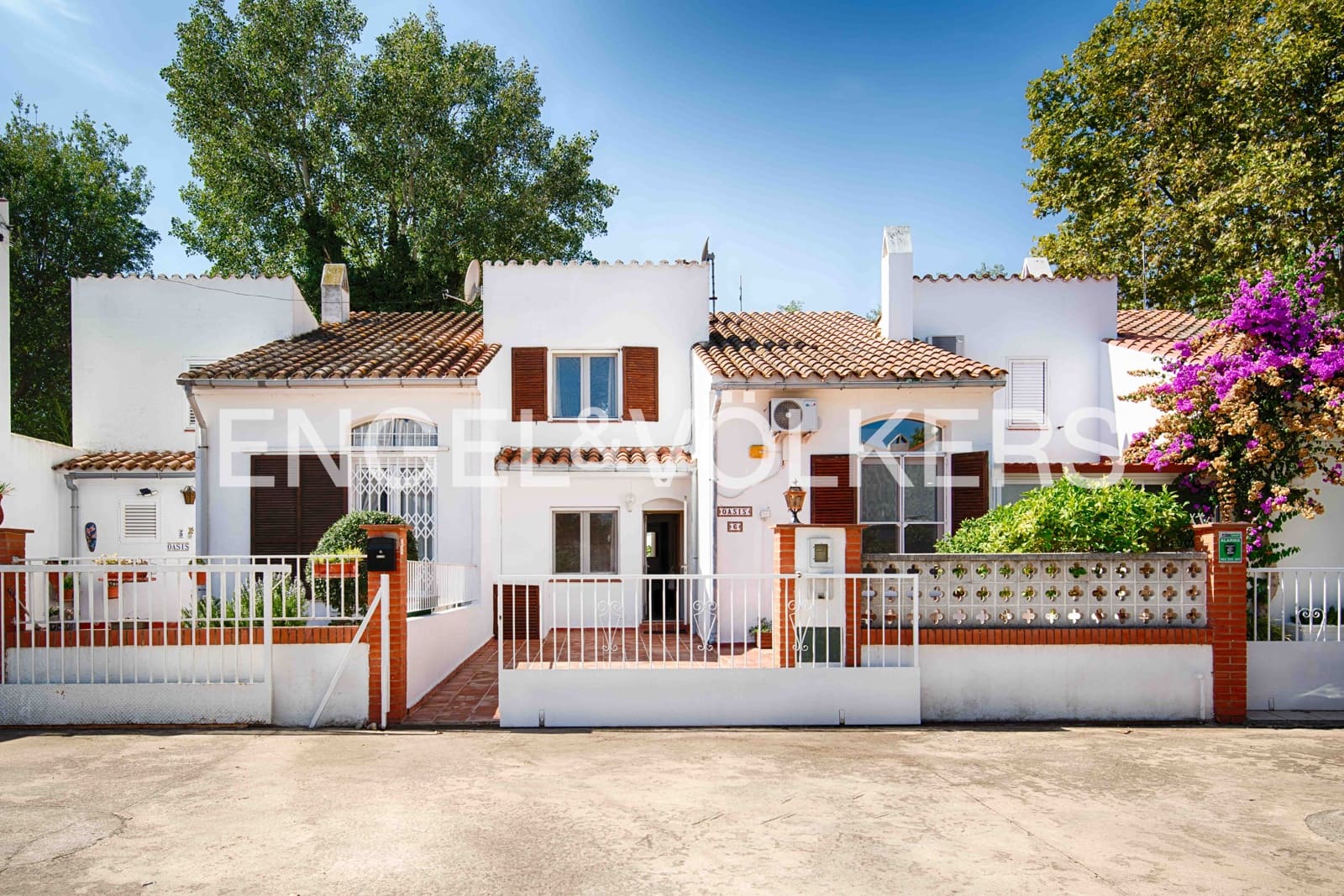 2 makuuhuone Omakotitalo myytävänä paikassa Empuriabrava mukana 
autotalli - 259 000 € (Ref: 9261989)