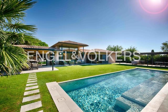 Chalet de 4 habitaciones en Navata en venta con piscina garaje - 3.090.000 € (Ref: 9267842)