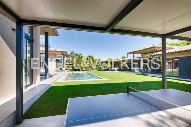 Chalet de 4 habitaciones en Navata en venta con piscina garaje - 3.090.000 € (Ref: 9267842)