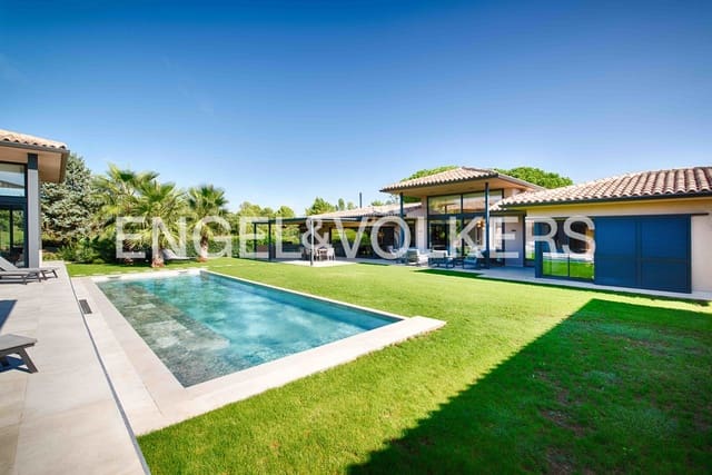 Chalet de 4 habitaciones en Navata en venta con piscina garaje - 3.090.000 € (Ref: 9267842)