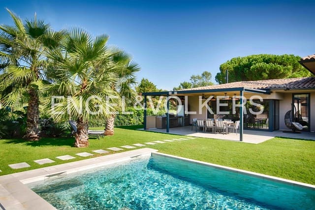 Chalet de 4 habitaciones en Navata en venta con piscina garaje - 3.090.000 € (Ref: 9267842)