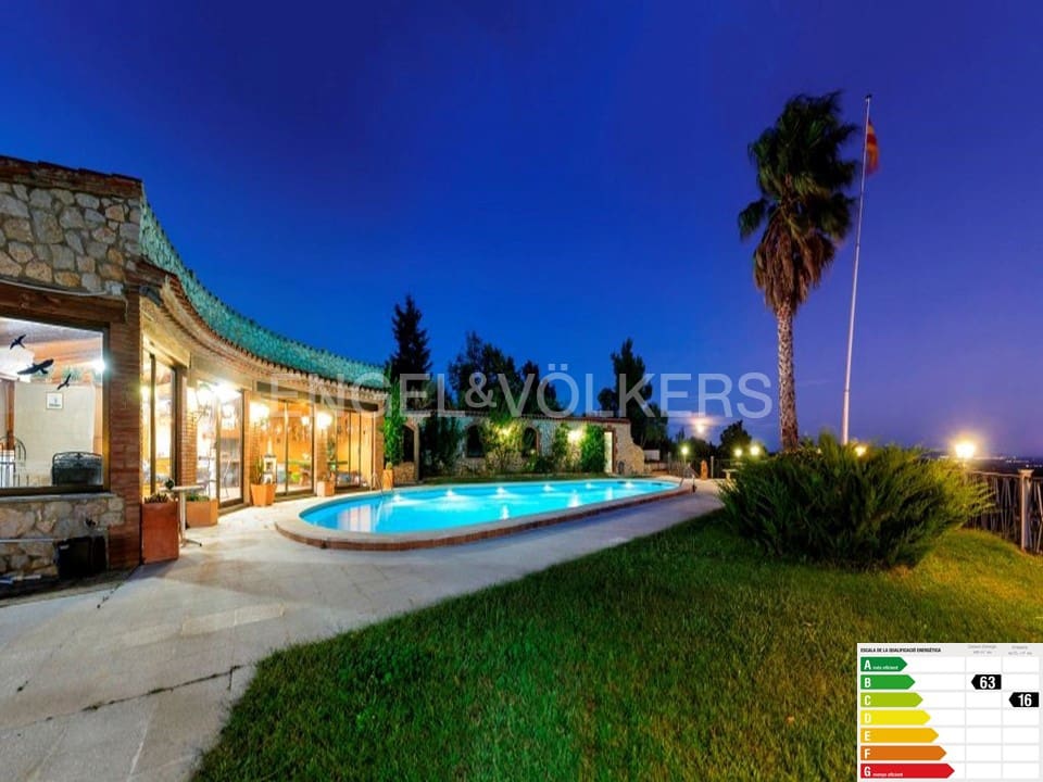 12 slaapkamer Finca/Landhuis te koop in Darnius met zwembad garage - € 3.500.000 (Ref: 9271776)