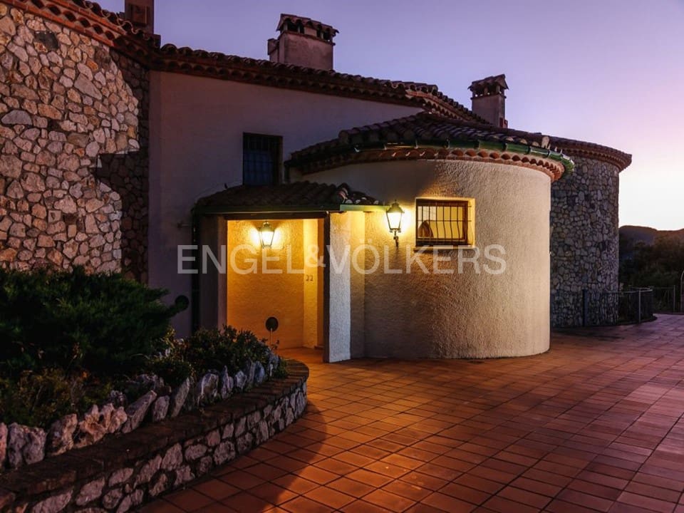 12 slaapkamer Finca/Landhuis te koop in Darnius met zwembad garage - € 3.500.000 (Ref: 9271776)