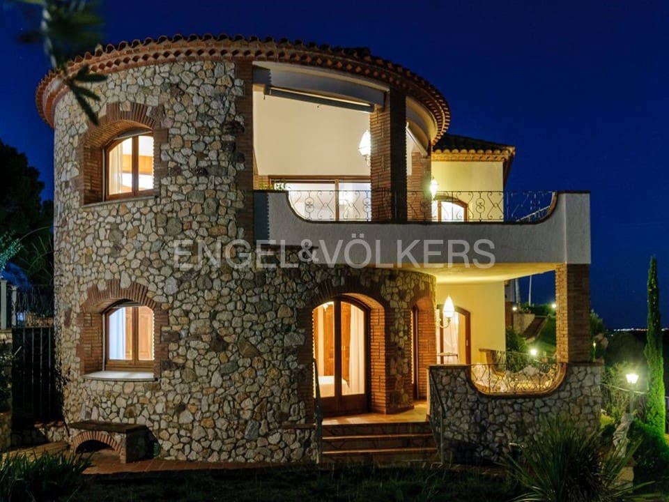 12 slaapkamer Finca/Landhuis te koop in Darnius met zwembad garage - € 3.500.000 (Ref: 9271776)