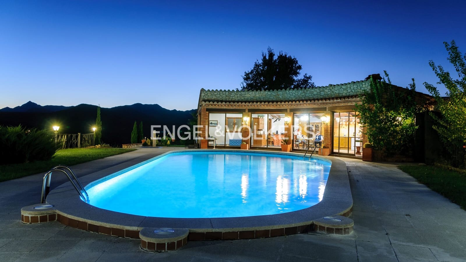 12 slaapkamer Finca/Landhuis te koop in Darnius met zwembad garage - € 3.500.000 (Ref: 9271776)