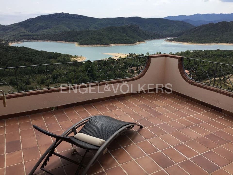 12 soveværelse Finca/Landehus til salg i Darnius med swimmingpool garage - € 3.500.000 (Ref: 9271776)