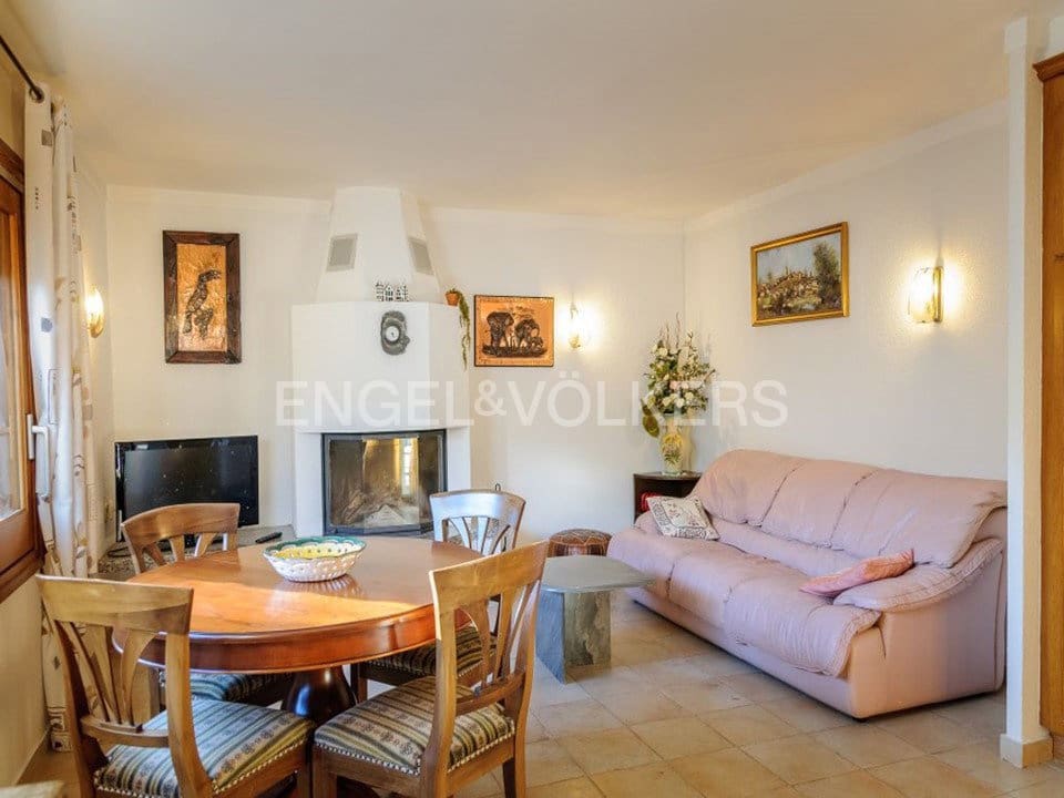 12 soveværelse Finca/Landehus til salg i Darnius med swimmingpool garage - € 3.500.000 (Ref: 9271776)