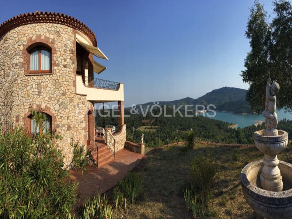 12 soveværelse Finca/Landehus til salg i Darnius med swimmingpool garage - € 3.500.000 (Ref: 9271776)
