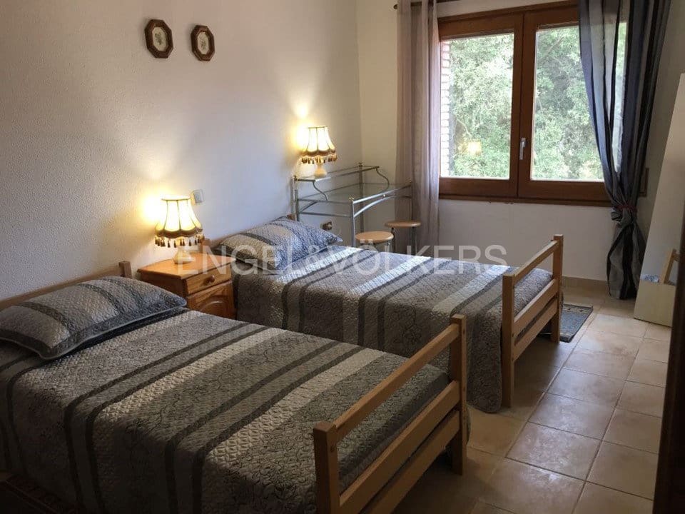 12 soveværelse Finca/Landehus til salg i Darnius med swimmingpool garage - € 3.500.000 (Ref: 9271776)