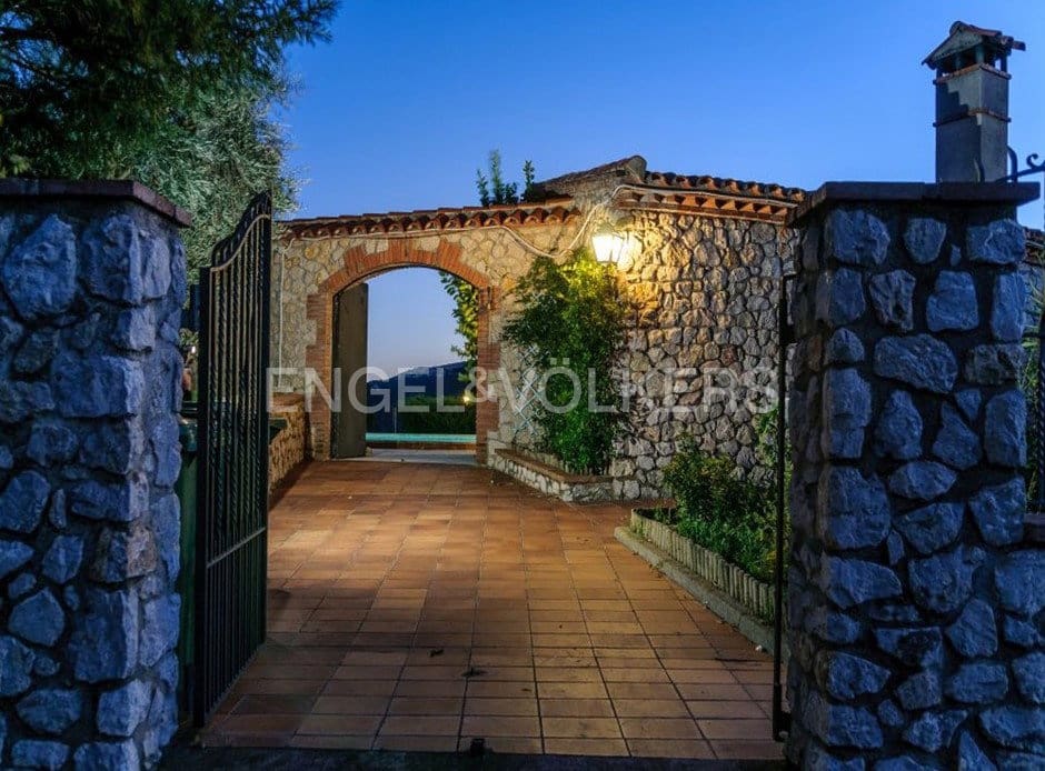12 soveværelse Finca/Landehus til salg i Darnius med swimmingpool garage - € 3.500.000 (Ref: 9271776)
