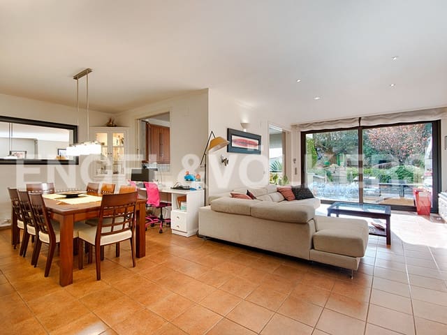 4 bedroom Terraced Villa for sale in Figueres with garage - € 530,000 (Ref: 9283468)