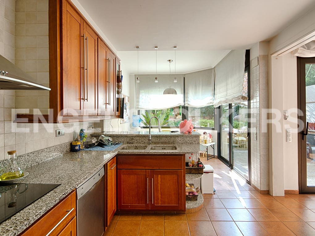 4 sypialnia Dom szeregowy na sprzedaż w Figueres z garażem - 530 000 € (Ref: 9283468)