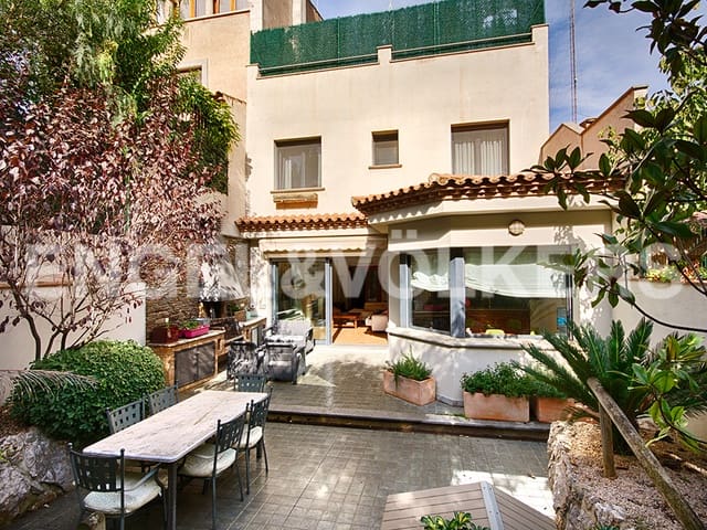 4 bedroom Terraced Villa for sale in Figueres with garage - € 530,000 (Ref: 9283468)