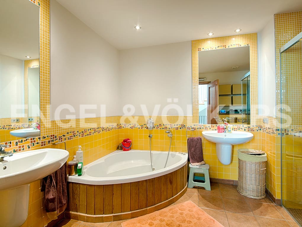 4 sypialnia Dom szeregowy na sprzedaż w Figueres z garażem - 530 000 € (Ref: 9283468)