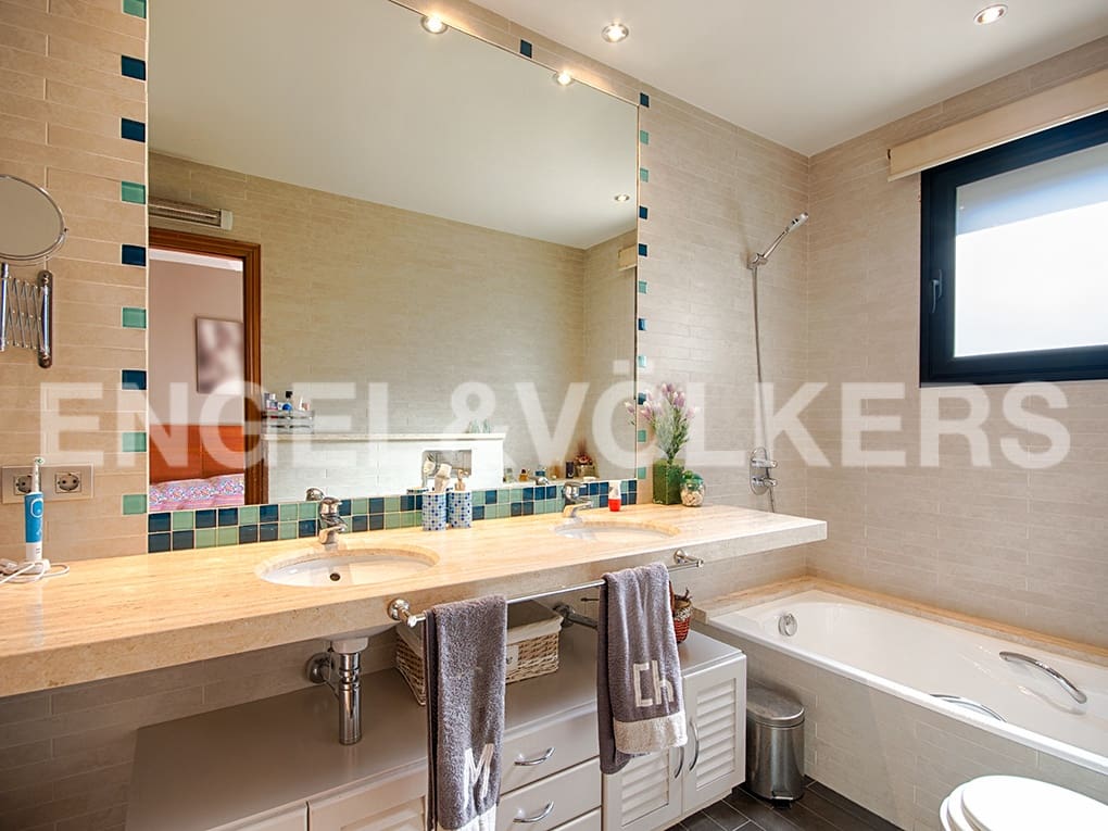 4 sypialnia Dom szeregowy na sprzedaż w Figueres z garażem - 530 000 € (Ref: 9283468)