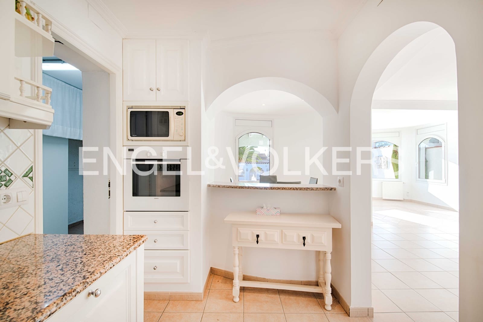 6 slaapkamer Villa te koop in Empuriabrava met zwembad - € 1.195.000 (Ref: 9283556)