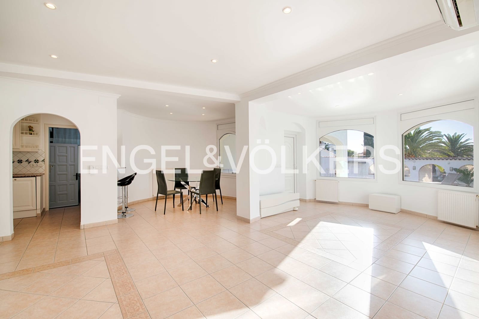 6 slaapkamer Villa te koop in Empuriabrava met zwembad - € 1.195.000 (Ref: 9283556)