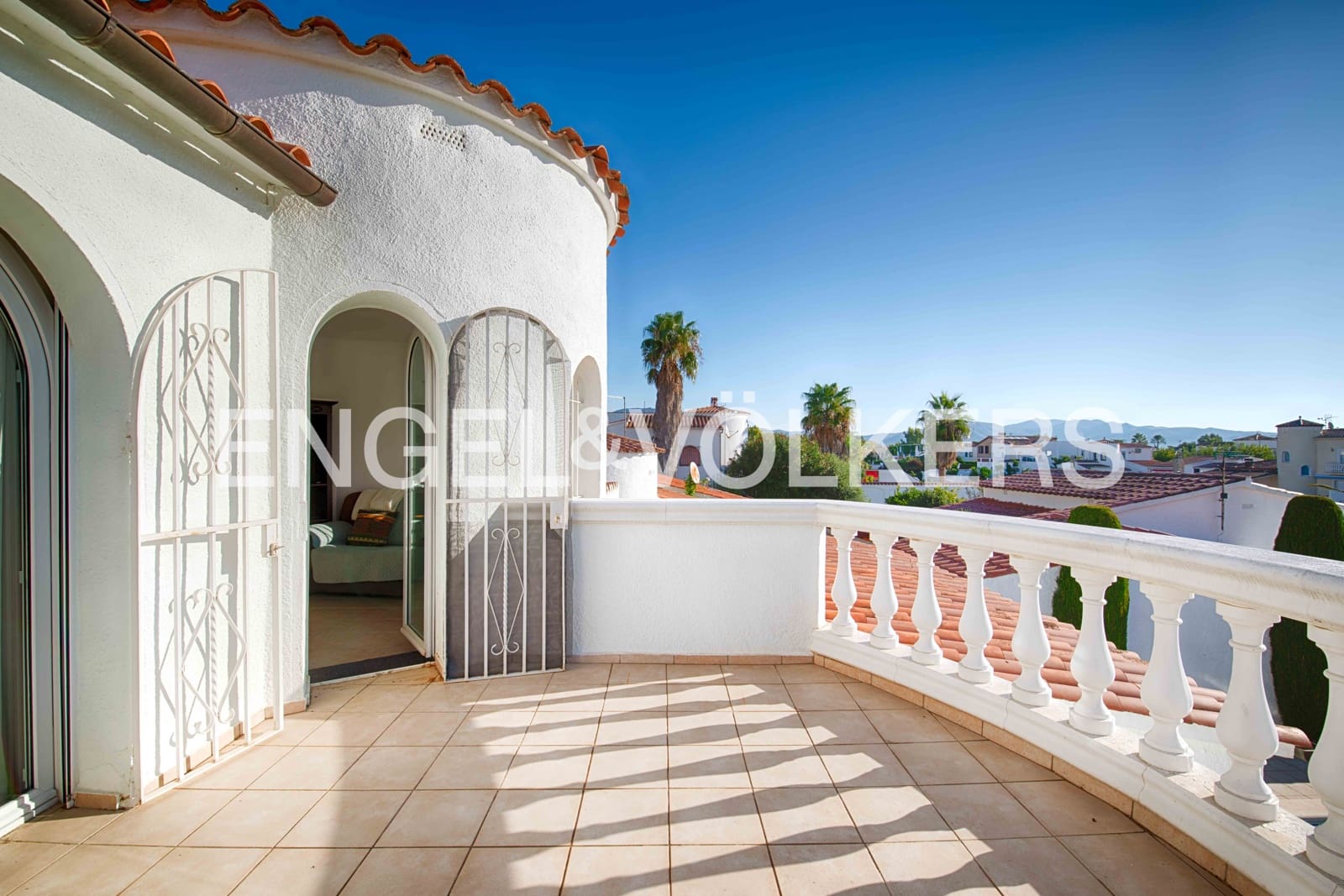 6 slaapkamer Villa te koop in Empuriabrava met zwembad - € 1.195.000 (Ref: 9283556)