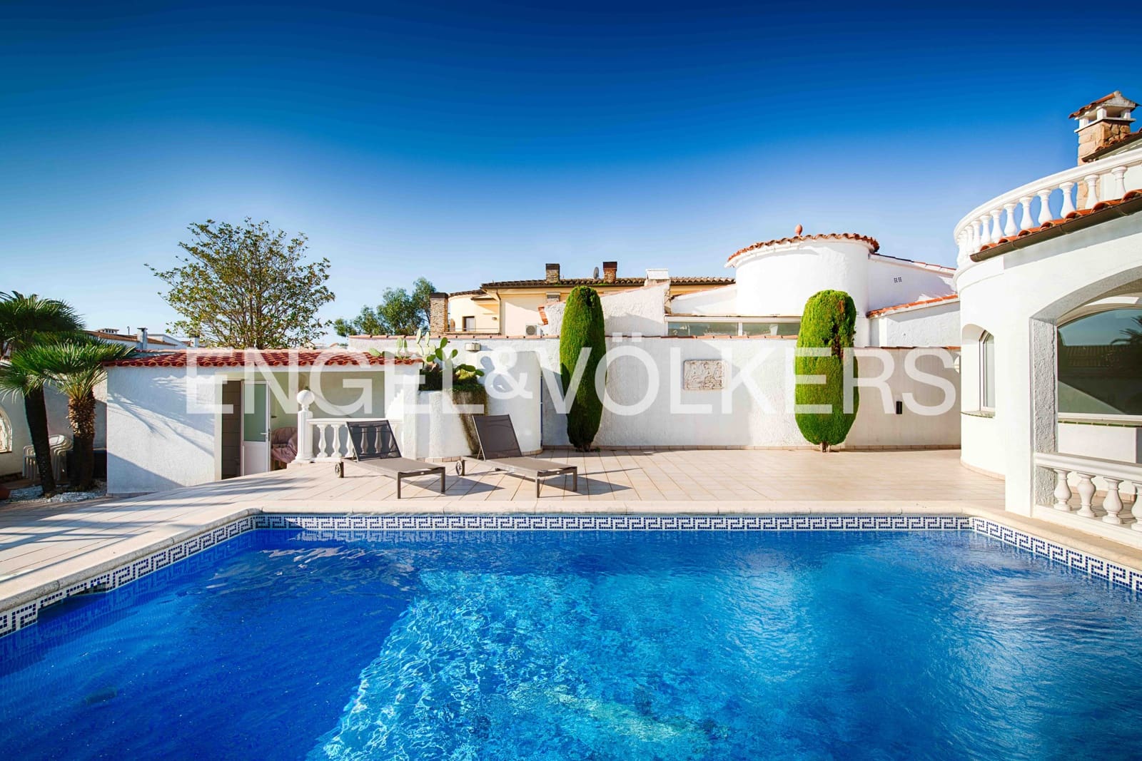 6 slaapkamer Villa te koop in Empuriabrava met zwembad - € 1.195.000 (Ref: 9283556)