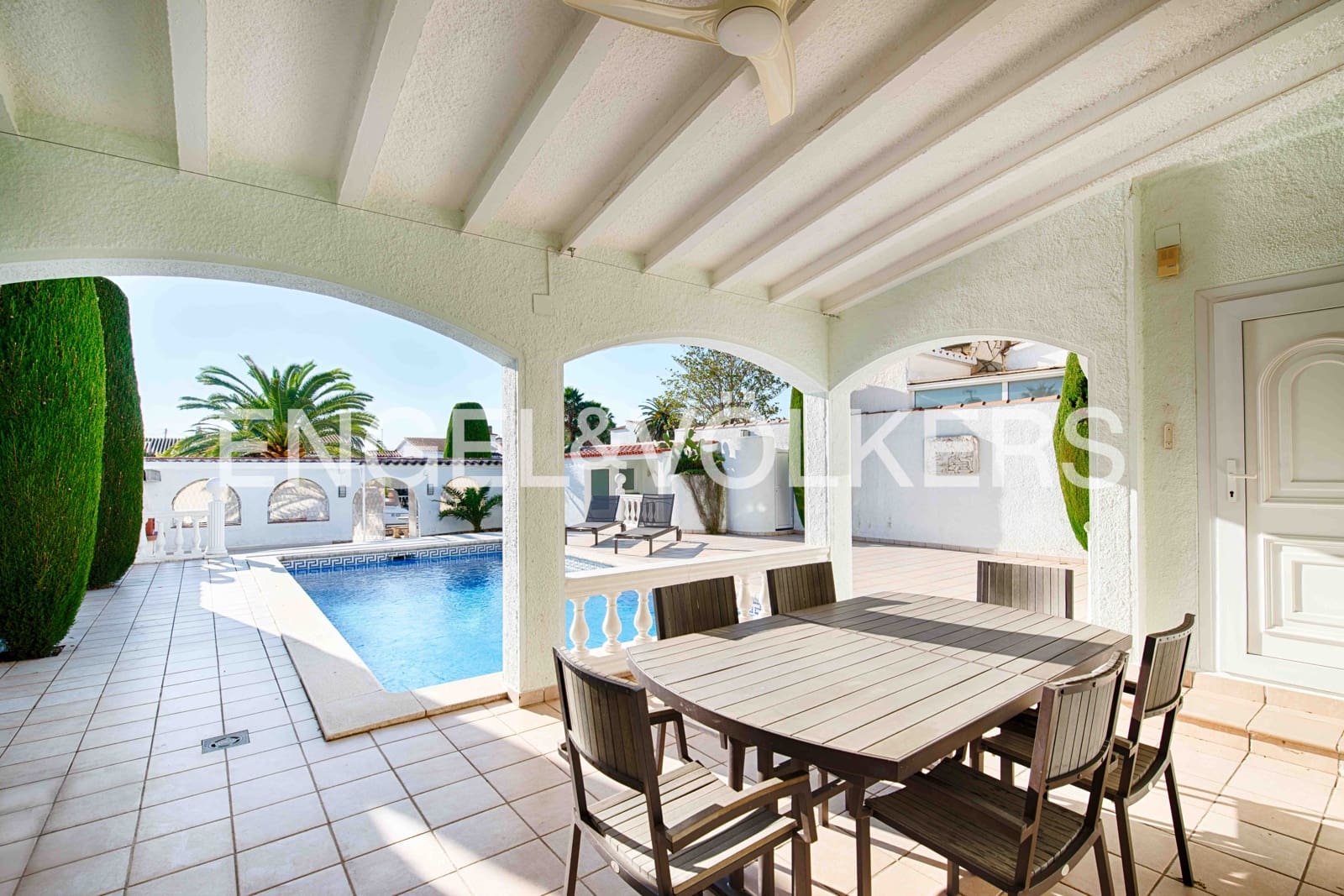 6 slaapkamer Villa te koop in Empuriabrava met zwembad - € 1.195.000 (Ref: 9283556)