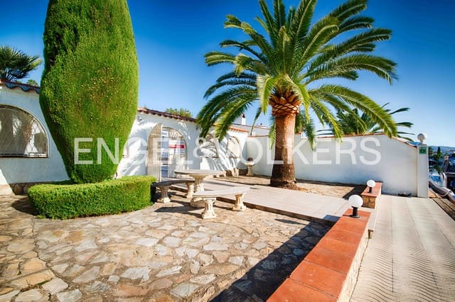 6 bedroom Villa for sale in Empuriabrava, Castelló d'Empúries with pool - € 1,195,000 (Ref: 9283556)