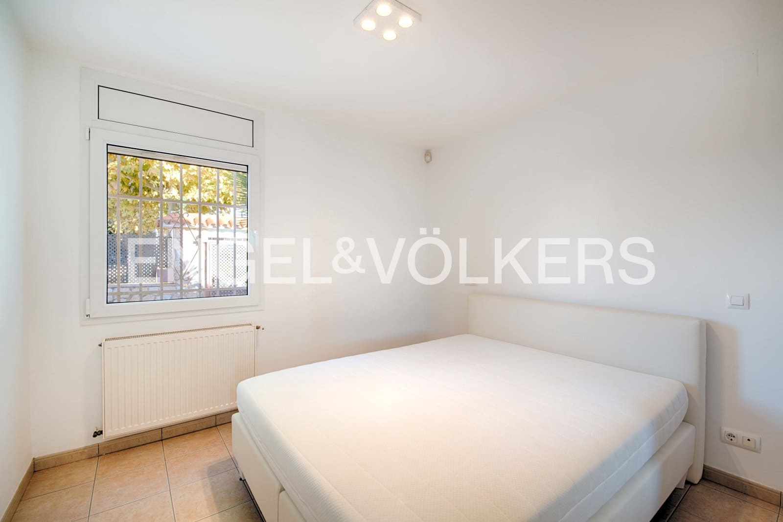 6 sovrum Villa till salu i Empuriabrava med pool garage - 1 050 000 € (Ref: 9283556)
