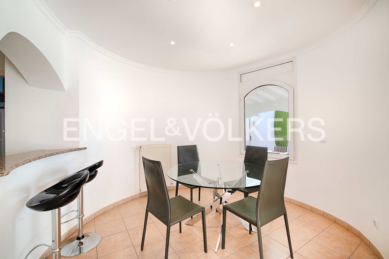 6 sovrum Villa till salu i Empuriabrava med pool garage - 1 050 000 € (Ref: 9283556)