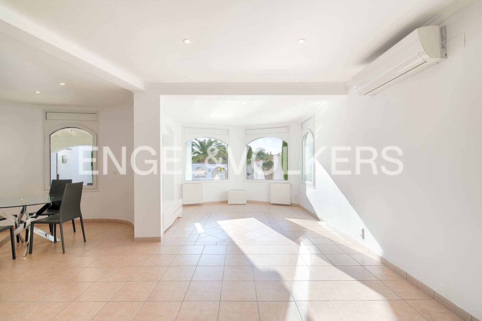 6 sovrum Villa till salu i Empuriabrava med pool garage - 1 050 000 € (Ref: 9283556)