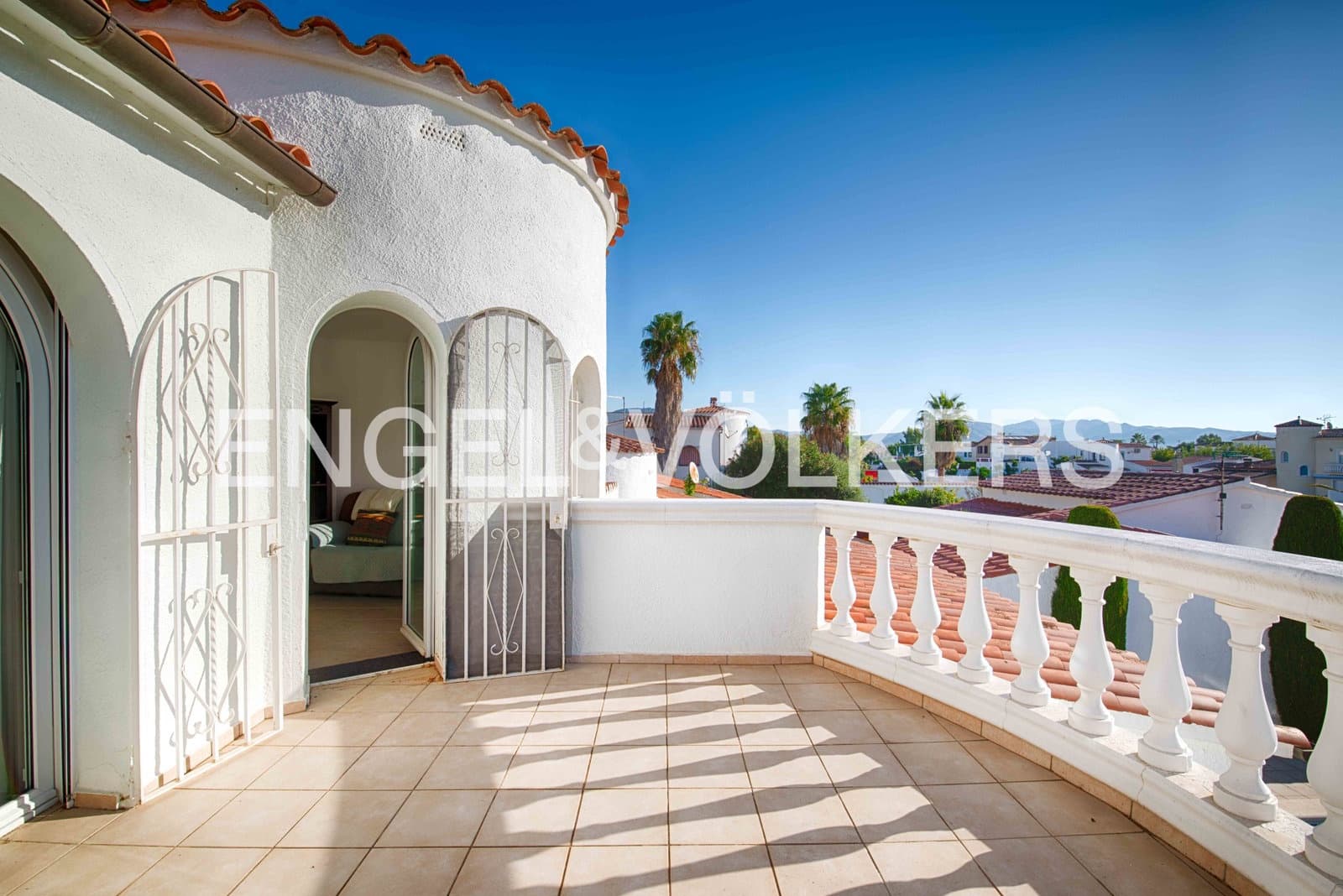 6 sovrum Villa till salu i Empuriabrava med pool garage - 1 050 000 € (Ref: 9283556)