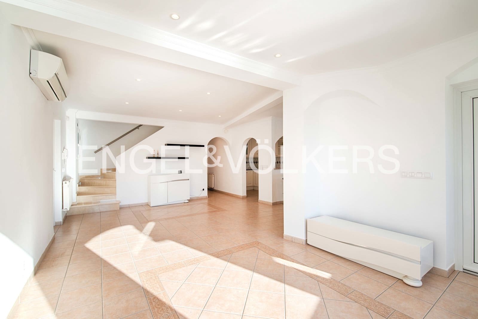 6 sovrum Villa till salu i Empuriabrava med pool garage - 1 050 000 € (Ref: 9283556)