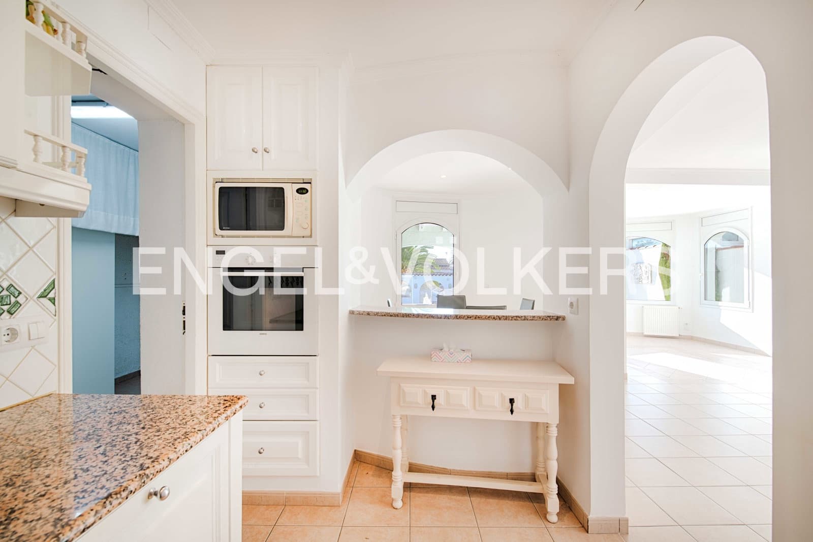 6 sovrum Villa till salu i Empuriabrava med pool garage - 1 050 000 € (Ref: 9283556)
