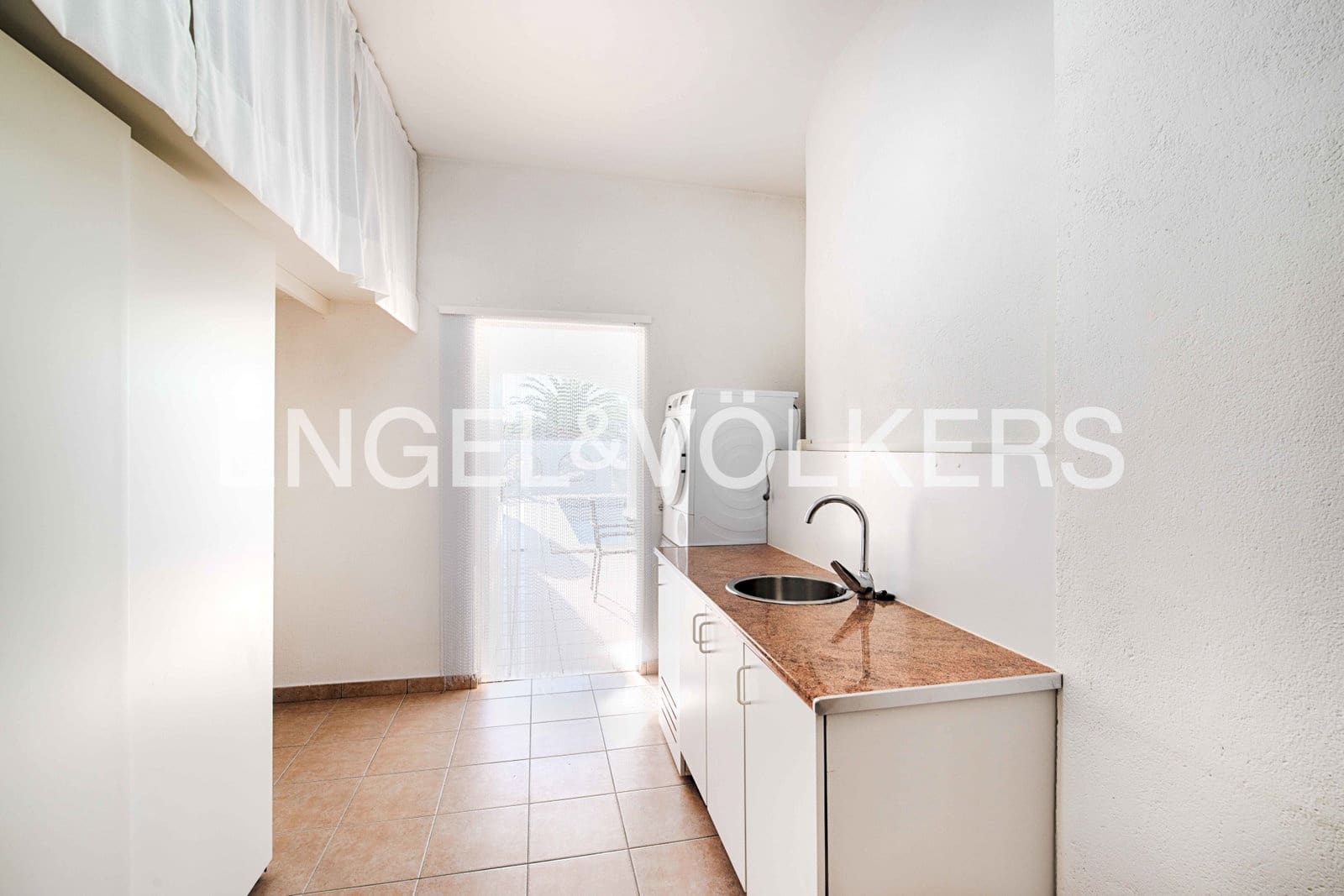 6 sovrum Villa till salu i Empuriabrava med pool garage - 1 050 000 € (Ref: 9283556)