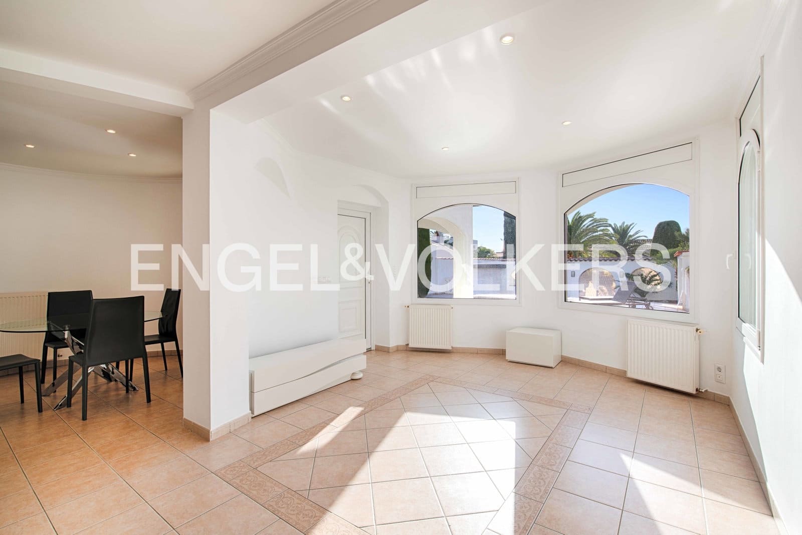 6 sovrum Villa till salu i Empuriabrava med pool garage - 1 050 000 € (Ref: 9283556)