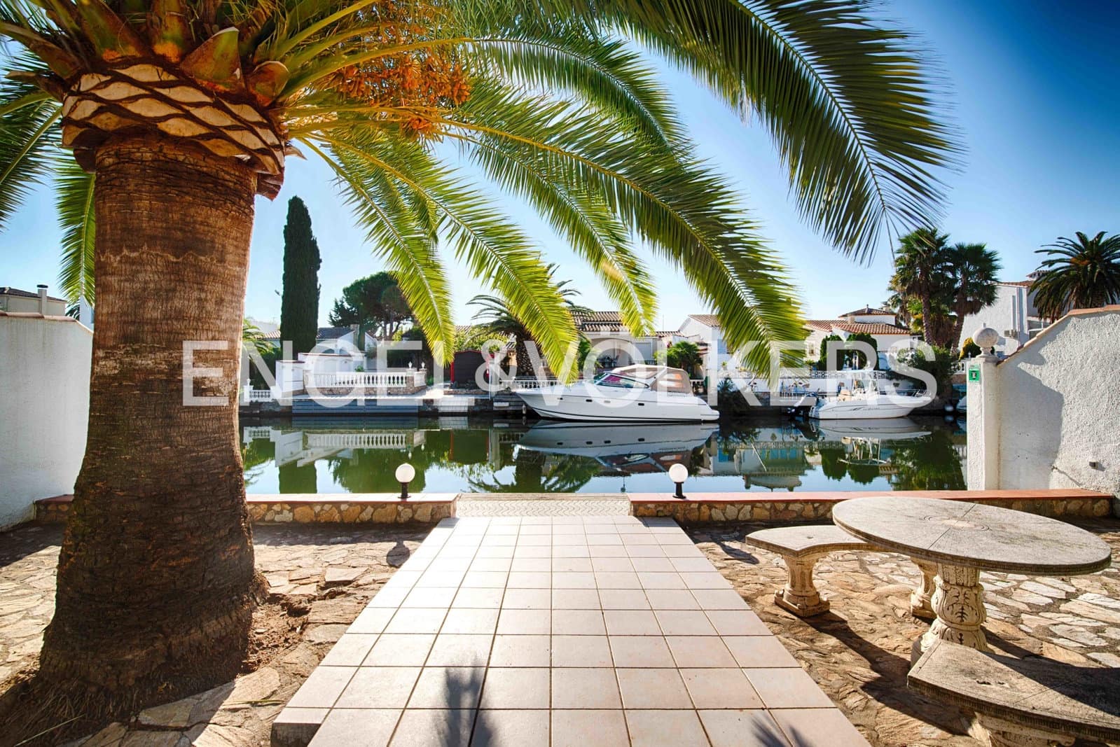 6 sovrum Villa till salu i Empuriabrava med pool garage - 1 050 000 € (Ref: 9283556)