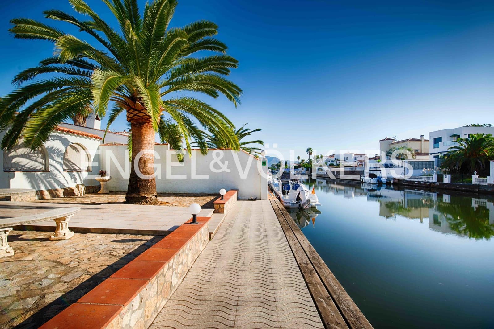 6 sovrum Villa till salu i Empuriabrava med pool garage - 1 050 000 € (Ref: 9283556)