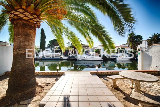 6 Zimmer Villa zu verkaufen in Empuriabrava, Castelló d'Empúries mit Pool Garage - 1.050.000 € (Ref: 9283556)